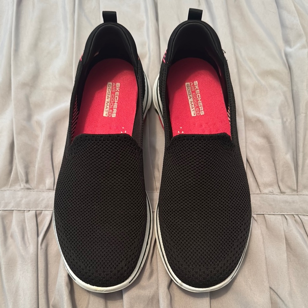 Skechers Women's Black Air Cooled Goga Mat Ultra Go Slip-On Shoes